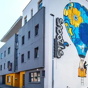 https://snoozles-tourist-hostel.galwayhotelsireland.net